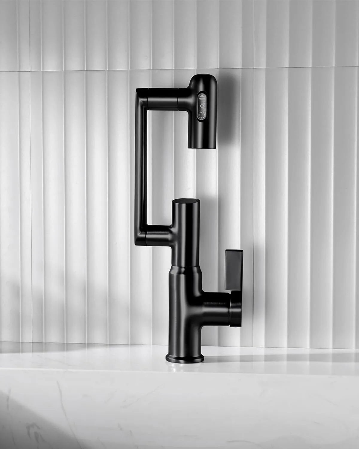 Rotatable bathroom faucet with Fahrenheit temperature display